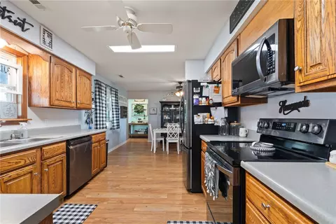 Kitchen - 10149 Ruby Hall Rd, Gentry, AR 72734 photo 3 of 3