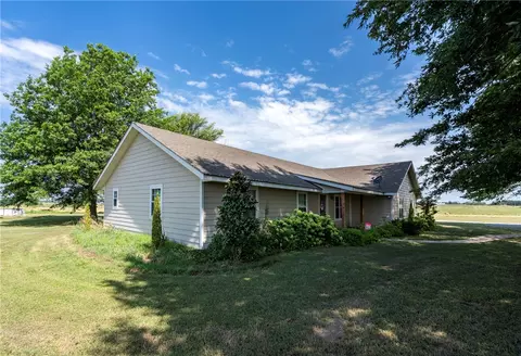 Exterior - 10149 Ruby Hall Rd, Gentry, AR 72734 photo 4 of 9