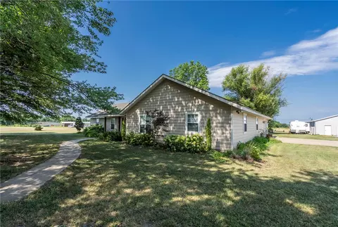 Exterior - 10149 Ruby Hall Rd, Gentry, AR 72734 photo 1 of 9