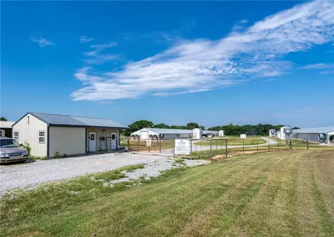 Exterior - 10149 Ruby Hall Rd, Gentry, AR 72734 photo 8 of 9