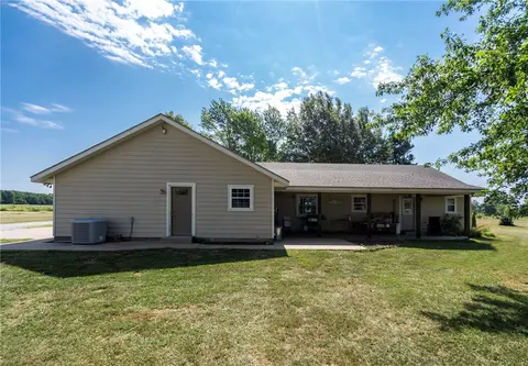 Exterior - 10149 Ruby Hall Rd, Gentry, AR 72734 photo 6 of 9