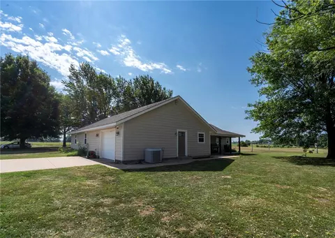 Exterior - 10149 Ruby Hall Rd, Gentry, AR 72734 photo 5 of 9