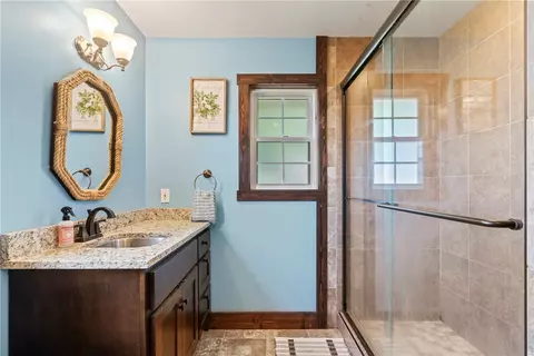 Bath - 10149 Ruby Hall Rd, Gentry, AR 72734 photo 4 of 4