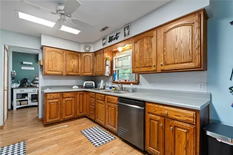 Kitchen - 10149 Ruby Hall Rd, Gentry, AR 72734 photo 2 of 3