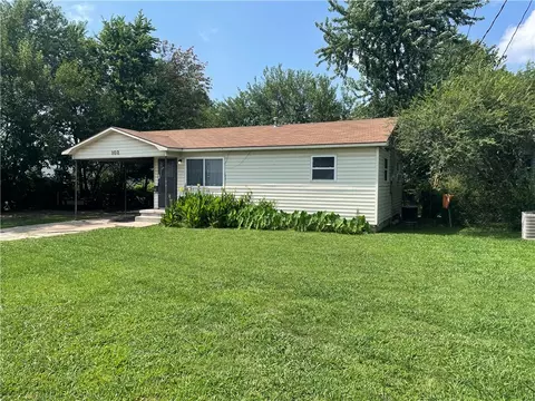 102 Raedel Ave, Springdale, AR 72764