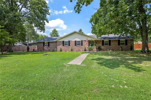 102 Edgewood Ave, Springdale, AR 72764