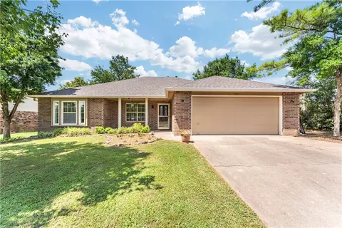 2805 SE 3rd St, Bentonville, AR 72712