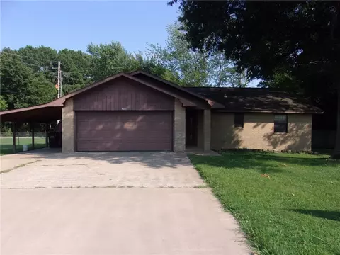 4211 Cherokee Cv, Springdale, AR 72764