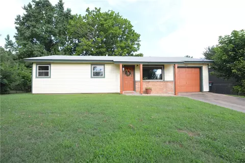 1008 N Kansas St, Springdale, AR 72764