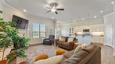 1604 Shook Dr, Cave Springs, AR 72718