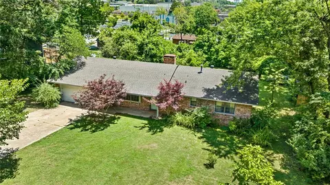 26 Palmer Ave, Fayetteville, AR 72701