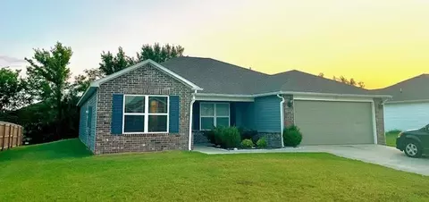 409 W Pittsfield St, Siloam Springs, AR 72761