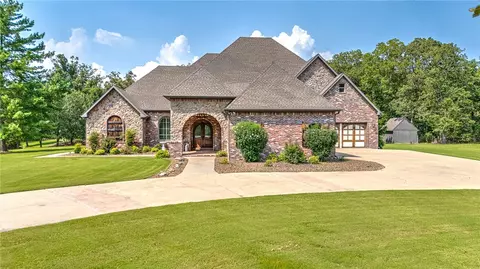 8142 E Plentywood Rd, Bentonville, AR 72712