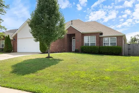 904 SW Cheyenne Dr, Bentonville, AR 72712