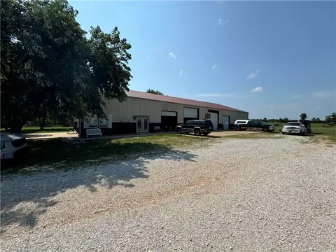 13688 Lee Town Rd, Pea Ridge, AR 72751