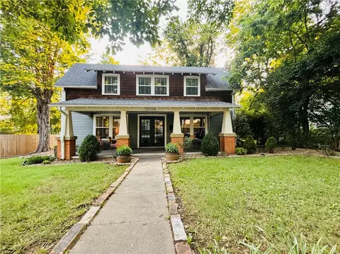 227 S Locust Ave, Fayetteville, AR 72701