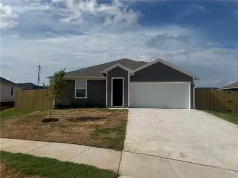 911 Rently St, Prairie Grove, AR 72753