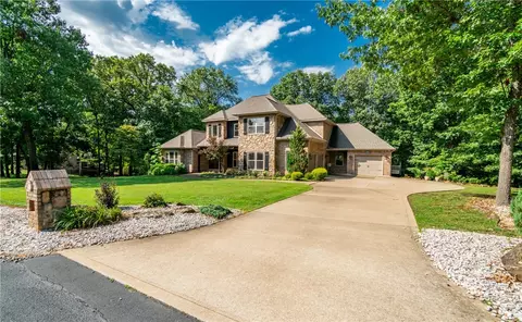 8093 Stonecrest Rd, Bentonville, AR 72712