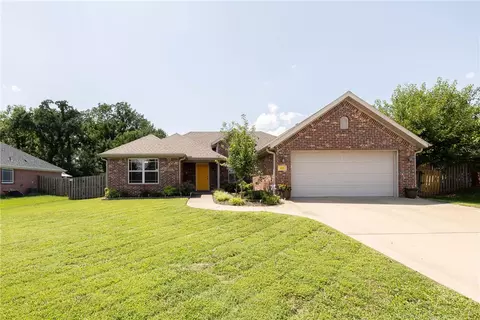 421 Coopers Way, Centerton, AR 72719
