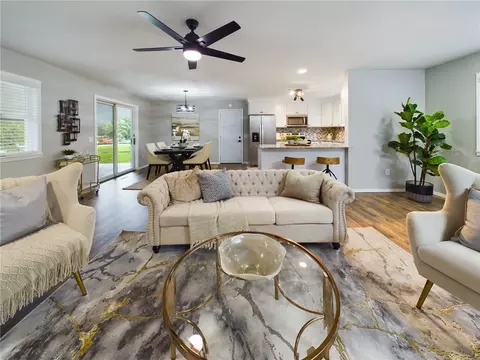2 Sawston Ln, Bella Vista, AR 72714