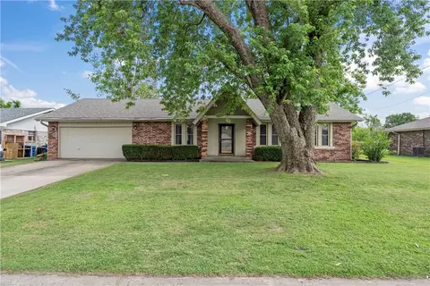 807 Phelps Ter, Bentonville, AR 72712
