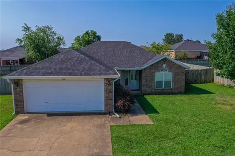 1041 Bliss St, Centerton, AR 72719