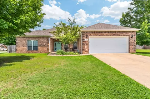 1422 N Shetland Dr, Fayetteville, AR 72704