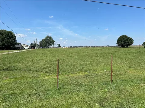 1271 Klenc Rd, Tontitown, AR 72762
