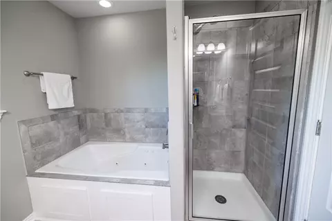 Bath - 180 Alexandra Loop, Elkins, AR 72727 photo 2 of 3