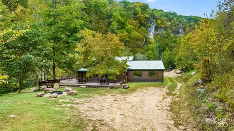 102 Arkansas 21, Compton, AR 72624