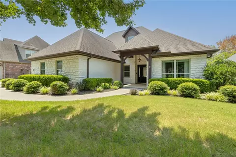 1855 N Candleshoe Dr, Fayetteville, AR 72701