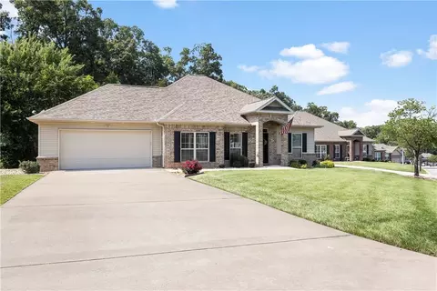 11 Parkridge Dr, Bella Vista, AR 72715