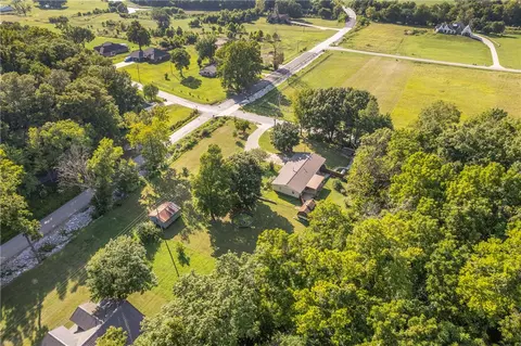 9945 Wager Rd, Springdale, AR 72762