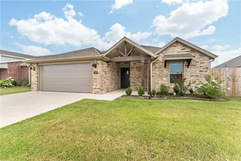 689 Woodplains Ave, Springdale, AR 72762