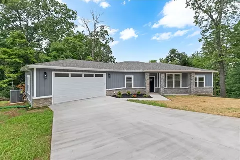1 Uxbridge Cir, Bella Vista, AR 72715