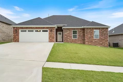 121 Magazine St, Prairie Grove, AR 72753