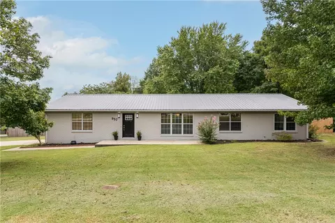 957 E Township St, Fayetteville, AR 72703
