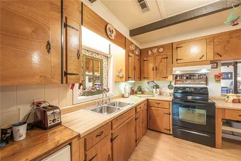 Kitchen - 468 Madison 7605, Wesley, AR 72773 photo 2 of 3