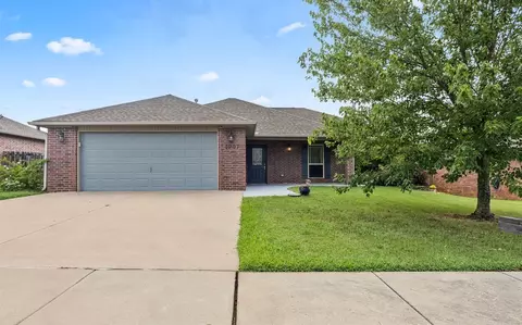1907 Audabon Park Ct, Siloam Springs, AR 72761