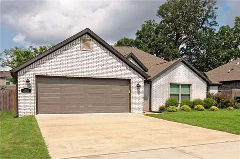 3318 Barbara Bird St, Springdale, AR 72764