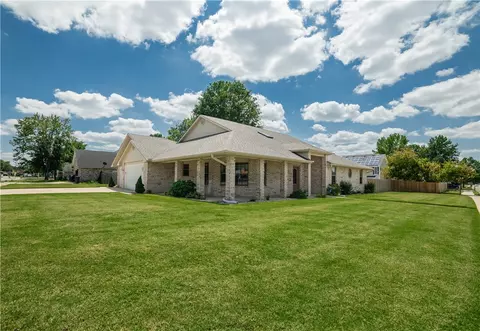 3724 W Sunset Dr, Rogers, AR 72756