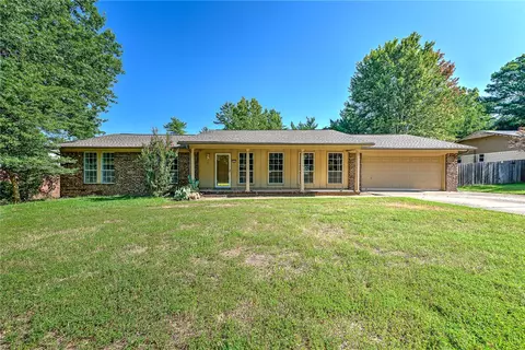 2616 Hyland Park Rd, Fayetteville, AR 72701
