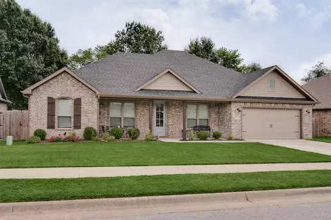 1921 Woodhause Cir, Pea Ridge, AR 72751