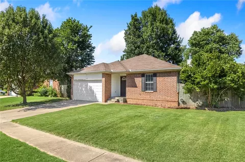 1652 N Desarc, Fayetteville, AR 72704