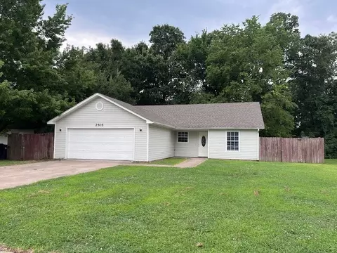 2505 Ravenswood Dr, Fayetteville, AR 72704