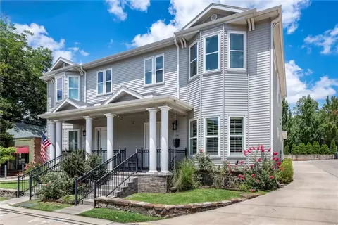 104 W Spring St, Fayetteville, AR 72701