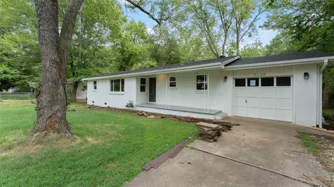 2135 Lawson St, Fayetteville, AR 72703