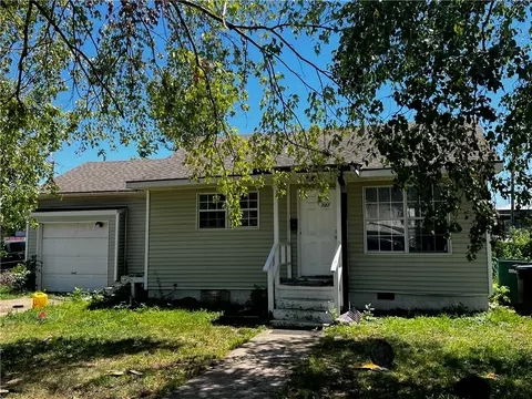 727 N 3rd St, Rogers, AR 72756