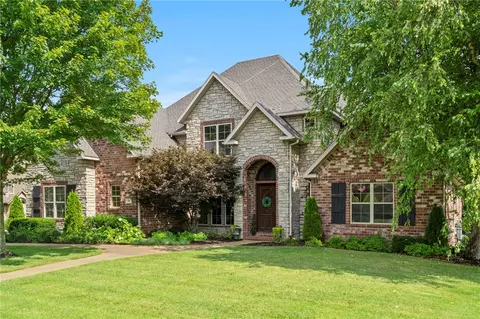 19 W Nottingham Ln, Rogers, AR 72758