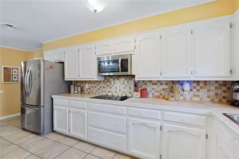 Kitchen - 3305 S 64th St, Fort Smith, AR 72903 photo 2 of 2